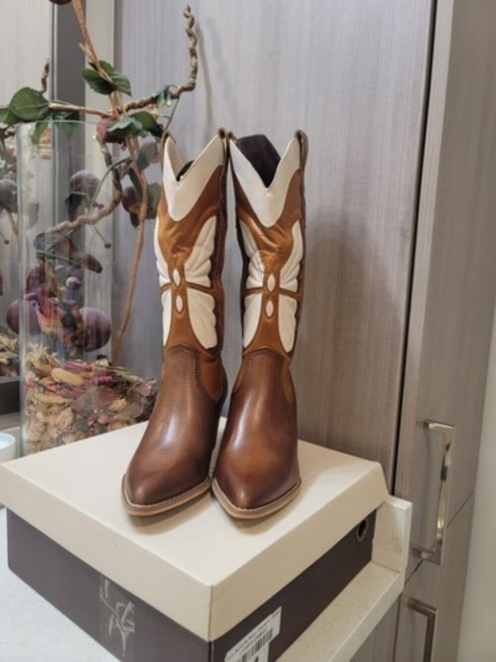 Oasis Society Fairy Butterfly Cowgirl Boots size 6 Vegan leather New NIB Camel - Picture 4 of 7
